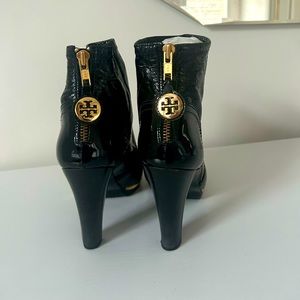 Tori burch booties leather black and gold